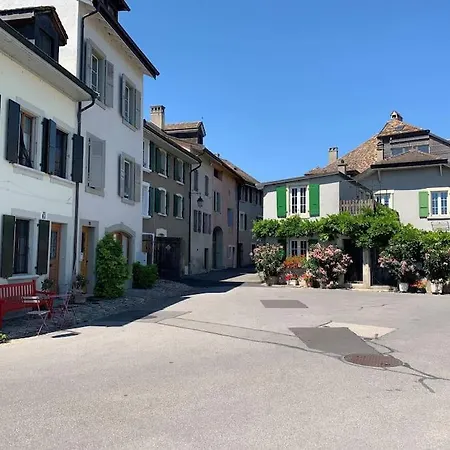 Appartement Dans Le Vieux Bourg De St Prex