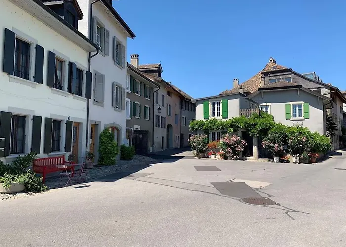 Apartment Dans Le Vieux Bourg De St Prex